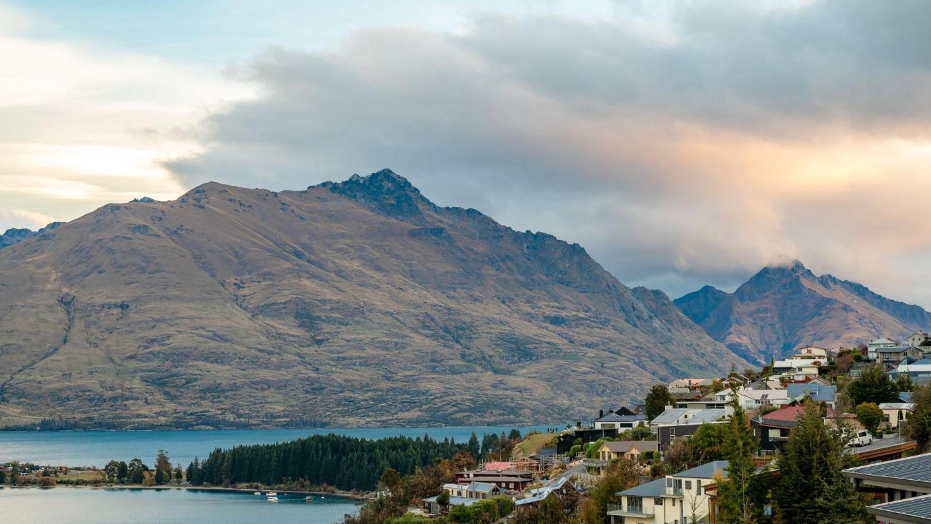 Tahuna Vista-Fire Place-Hot Tub -Free Parking -Bbq Queenstown Zewnętrze zdjęcie